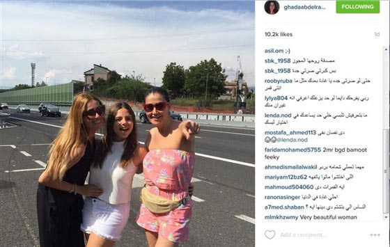 صور غادة عبد الرازق تستفز جمهورها بـ (الهوت شورت) صورة رقم 3