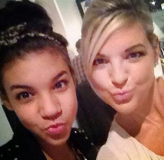 بالصور.. ما السر الذي يجعل ابنة الـ 42 تظهر اصغر من ابنتها صورة رقم 6