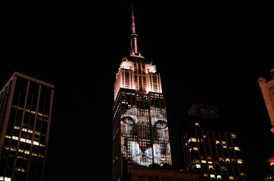 ناطحة سحاب في نيويورك تتحول لشاشة تعرض الحيوانات المهددة بالانقراض صورة رقم 5