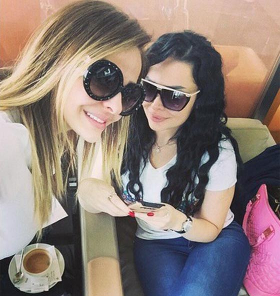 بالصور.. اطلالات مثيرة للنجمات العربيات بنظارات شمسية مدهشة صورة رقم 6