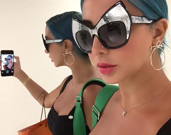 بالصور.. اطلالات مثيرة للنجمات العربيات بنظارات شمسية مدهشة صورة رقم 21
