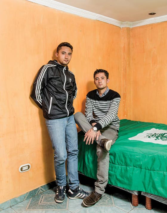  فيديو.. الصدفة تجمع 4 توائم تم تبديلهم بالخطأ منذ ولادتهم قبل 20 عاما صورة رقم 5