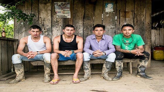  فيديو.. الصدفة تجمع 4 توائم تم تبديلهم بالخطأ منذ ولادتهم قبل 20 عاما صورة رقم 10