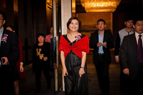 اكثر امرأة عصامية بالعالم بدأت من الصفر وتستثمر اليوم بالمليارات صورة رقم 4