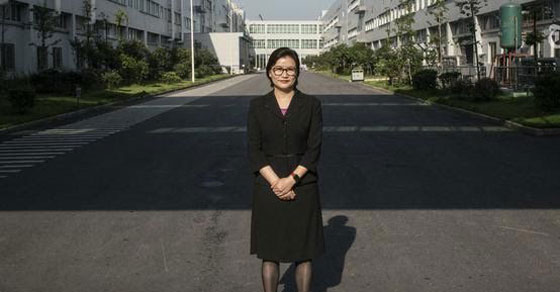 اكثر امرأة عصامية بالعالم بدأت من الصفر وتستثمر اليوم بالمليارات صورة رقم 1