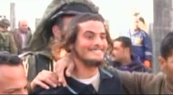 الشرطة الاسرائيلية تعتقل زعيم المتطرفين اليهود بشبهة ضلوعه باحراق الطفل دوابشة صورة رقم 2