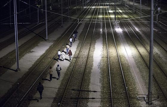 سوداني يعبر بحر المانش 50 كم تحت الماء وينتهي بمفاجأة غير سارة! صورة رقم 11