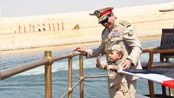 طفل السرطان يحقق امنيته بلقاء السيسي في احتفال قناة السويس صورة رقم 1 طفل السرطان يحقق امنيته بلقاء السيسي في احتفال قناة السويس صورة رقم 1