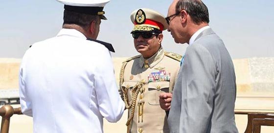 طفل السرطان يحقق امنيته بلقاء السيسي في احتفال قناة السويس صورة رقم 12 طفل السرطان يحقق امنيته بلقاء السيسي في احتفال قناة السويس صورة رقم 12