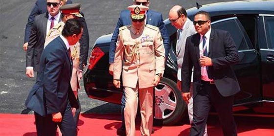 طفل السرطان يحقق امنيته بلقاء السيسي في احتفال قناة السويس صورة رقم 13 طفل السرطان يحقق امنيته بلقاء السيسي في احتفال قناة السويس صورة رقم 13