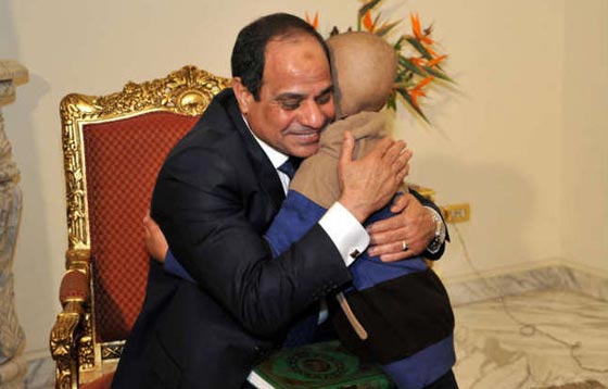 طفل السرطان يحقق امنيته بلقاء السيسي في احتفال قناة السويس صورة رقم 16 طفل السرطان يحقق امنيته بلقاء السيسي في احتفال قناة السويس صورة رقم 16