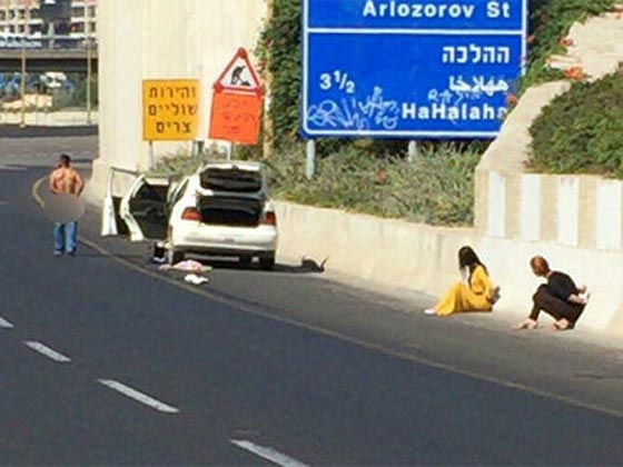 تفتيش مهين لشاب وفتاتين عرب وسط تل ابيب وتجريد السائق من ملابسه صورة رقم 1