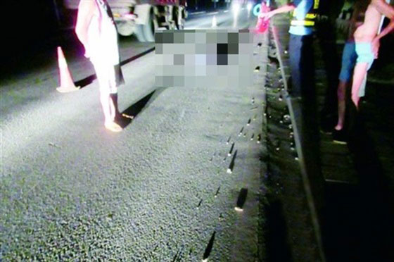 دهس امرأتين وقتل احداهما ليكتشف بعد هروبه ان الضحية هي أمه! صورة رقم 2 دهس امرأتين وقتل احداهما ليكتشف بعد هروبه ان الضحية هي أمه! صورة رقم 2