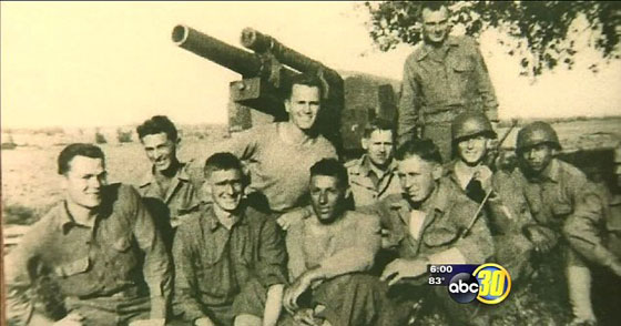 طبيب يعثر على محفظة اضاعها صاحبها عام 1945 ويعيدها له صورة رقم 1 طبيب يعثر على محفظة اضاعها صاحبها عام 1945 ويعيدها له صورة رقم 1