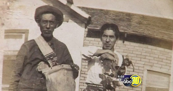 طبيب يعثر على محفظة اضاعها صاحبها عام 1945 ويعيدها له صورة رقم 3 طبيب يعثر على محفظة اضاعها صاحبها عام 1945 ويعيدها له صورة رقم 3