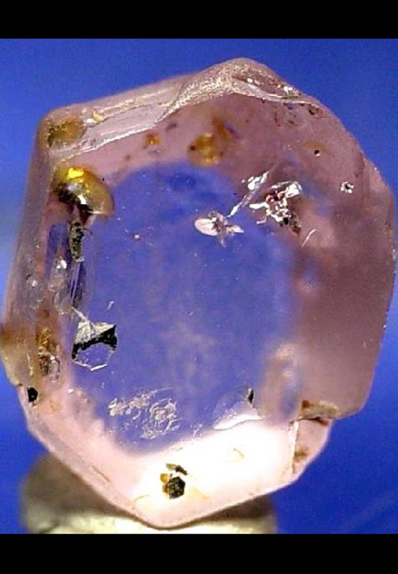 بالصور.. تعرف على أغلى المعادن والاحجار الكريمة الثمينة صورة رقم 2 بالصور.. تعرف على أغلى المعادن والاحجار الكريمة الثمينة صورة رقم 2