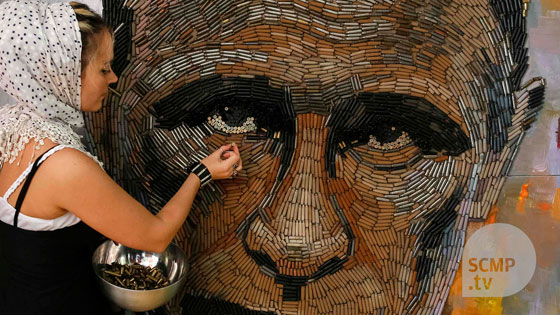 وجه الحرب.. فنانة ترسم وجه بوتين برصاص جمعته من مناطق النزاع صورة رقم 3 وجه الحرب.. فنانة ترسم وجه بوتين برصاص جمعته من مناطق النزاع صورة رقم 3