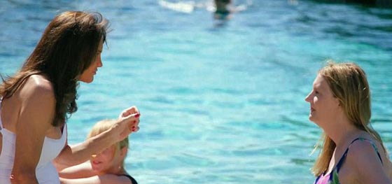 كيتلين جينر بالبيكيني لأول مرة بعد عملية التحوّل من رجل لإمرأة صورة رقم 1