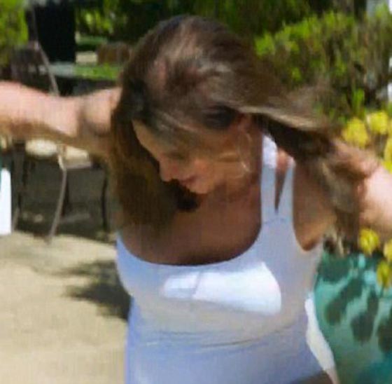 كيتلين جينر بالبيكيني لأول مرة بعد عملية التحوّل من رجل لإمرأة صورة رقم 4