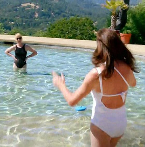 كيتلين جينر بالبيكيني لأول مرة بعد عملية التحوّل من رجل لإمرأة صورة رقم 9