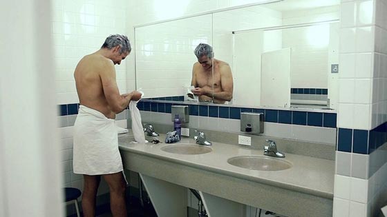 قصة عارض الأزياء المشرد الذي ينام بكامل اناقته على أسطح المنازل صورة رقم 3