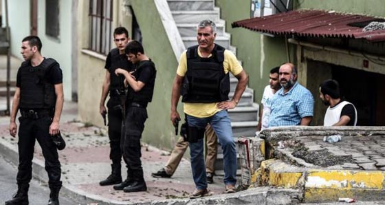 امرأتان تهاجمان القنصلية الامريكية في تركيا وتفجير في مركز للشرطة صورة رقم 12