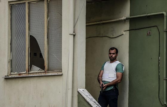 امرأتان تهاجمان القنصلية الامريكية في تركيا وتفجير في مركز للشرطة صورة رقم 21