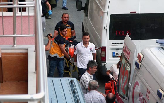 امرأتان تهاجمان القنصلية الامريكية في تركيا وتفجير في مركز للشرطة صورة رقم 22