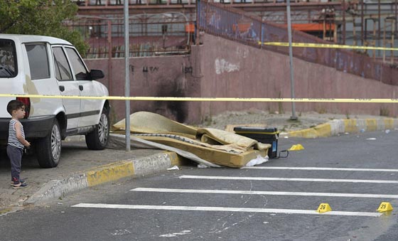 امرأتان تهاجمان القنصلية الامريكية في تركيا وتفجير في مركز للشرطة صورة رقم 23