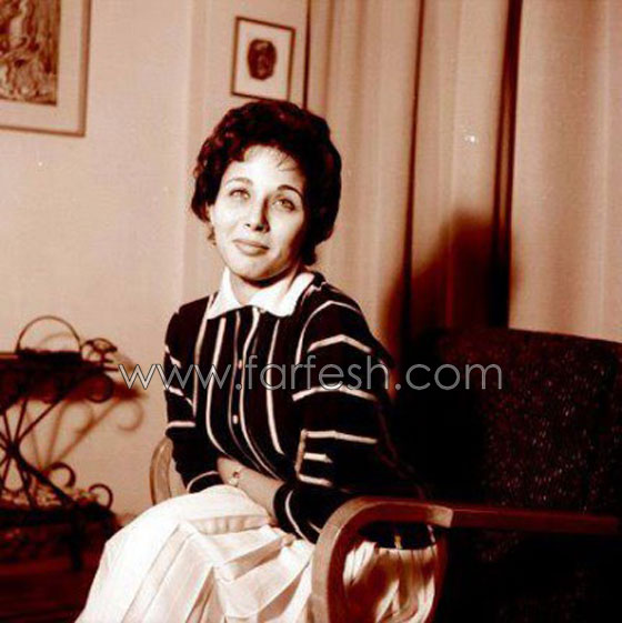  الفنانة المصرية  لبنى عبد العزيز تغضب جمهور عادل امام   صورة رقم 1