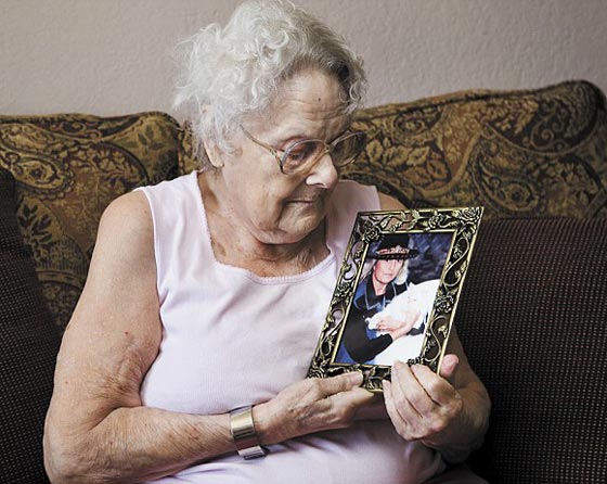 معجزة صغيرة.. في سن 71 تفاجأت بوالدتها التسعينية على قيد الحياة صورة رقم 2