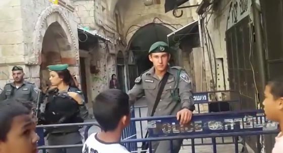 حُماة الاقصى يتصدون للمستوطنين وشتائمهم للنبي محمد.. فيديو صورة رقم 2