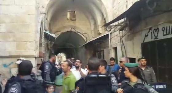 حُماة الاقصى يتصدون للمستوطنين وشتائمهم للنبي محمد.. فيديو صورة رقم 3