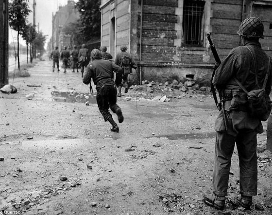 اهالي لندن يرتعدون رعبا لاكتشاف قنبلة عملاقة من مخلفات الحرب صورة رقم 3