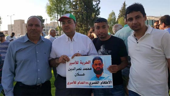 تدهور خطير على حالة الاسير علان المضرب عن الطعام وربطه بجهاز التنفس صورة رقم 6 تدهور خطير على حالة الاسير علان المضرب عن الطعام وربطه بجهاز التنفس صورة رقم 6