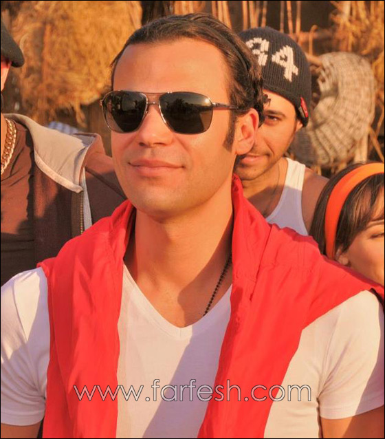 وأخيرا: كشف غموض حقيقة هوية خطيبة الفنان محمد عادل إمام! صورة رقم 3