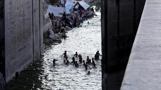 بالصور.. موجة الحر الشديد تقتل 93 مصريا خلال اسبوع صورة رقم 1