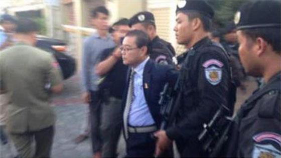 مذكرة اعتقال بتهمة الخيانة لسناتور كمبودي بسبب تعليق على فيسبوك صورة رقم 1