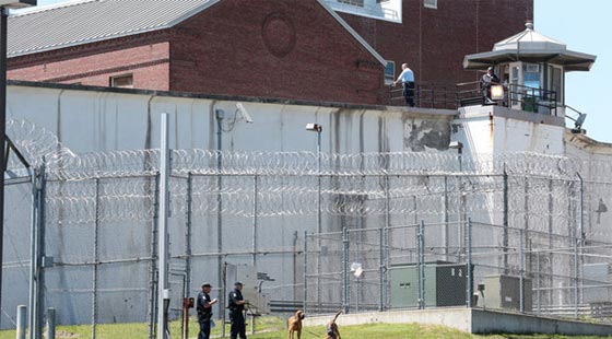 مطاردة مجرمين فرا من سجنهما تكلف نيويورك مليون دولار يوميا!! صورة رقم 2