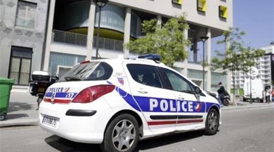 هوس المغامرة يجتاح عجوزا فرنسية.. فتطير بسيارتها على الشارع صورة رقم 1