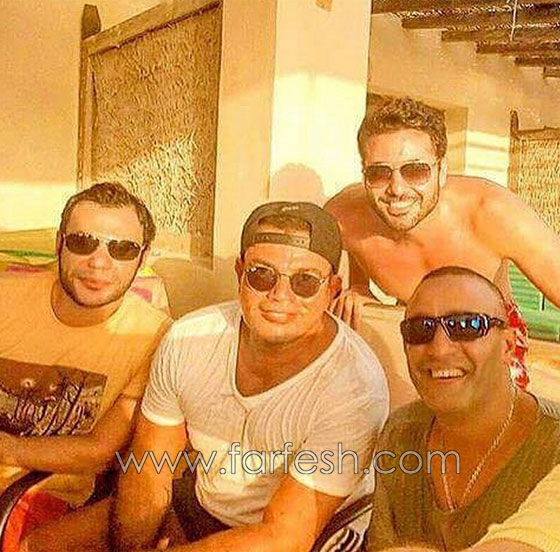 احمد السقا يسبب أزمة صور سيلفي مع زينة، الهضبة و احمد عز  صورة رقم 2