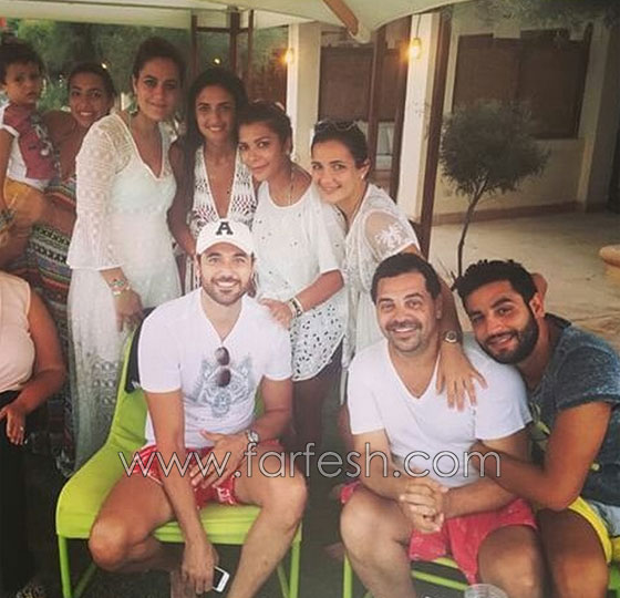 احمد السقا يسبب أزمة صور سيلفي مع زينة، الهضبة و احمد عز  صورة رقم 3