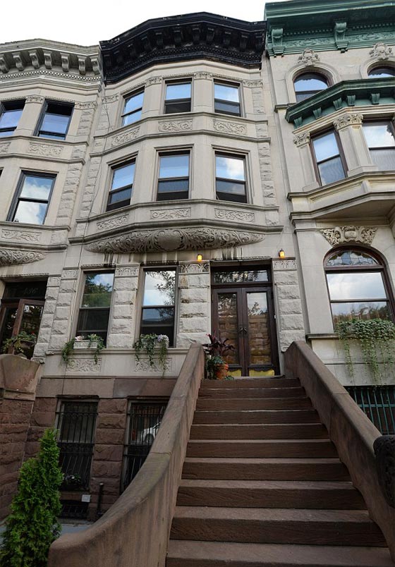  تفاصيل مروعة.. طارد الأرواح يقتل حفيدة نجم عالمي بـ 16 طعنة صورة رقم 11