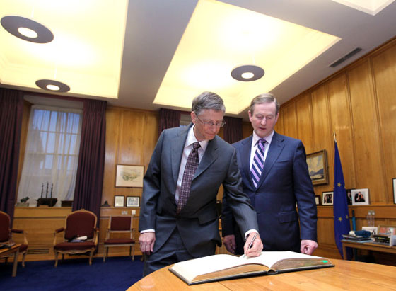 اوباما وبيل غيتس.. أعسران يتحديان العالم بقدراتهما الخارقة صورة رقم 2