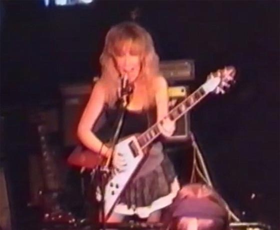  حالة تأهب في مطارات اسكتلندا.. أم الارهاب تصل لتجنيد الشباب صورة رقم 5