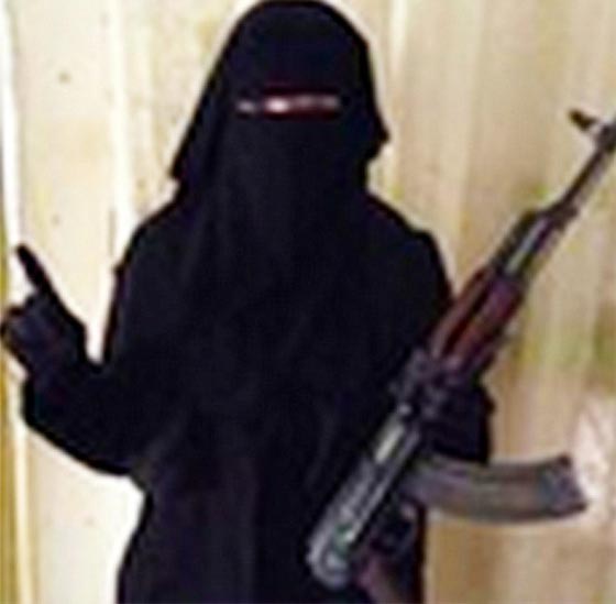  حالة تأهب في مطارات اسكتلندا.. أم الارهاب تصل لتجنيد الشباب صورة رقم 3