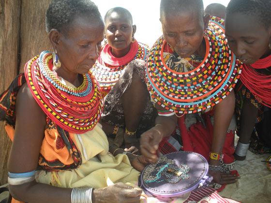 قرية تعيش فيها النساء فقط وتصدر قراراتها من تحت شجرة الكلام صورة رقم 11