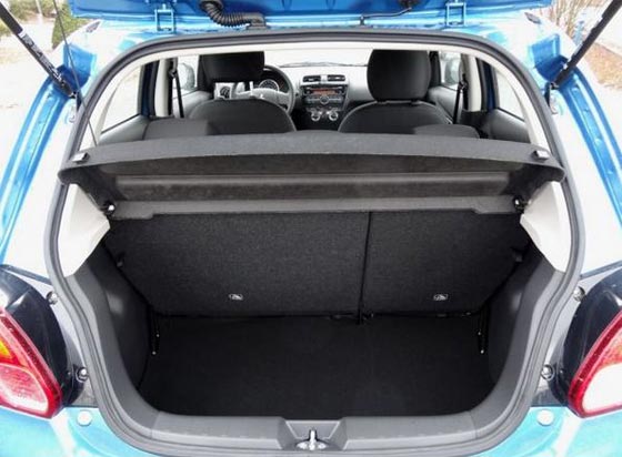 لص يستغيث بالشرطة بعدما علق داخل صندوق سيارة كان ينوي سرقتها صورة رقم 1 لص يستغيث بالشرطة بعدما علق داخل صندوق سيارة كان ينوي سرقتها صورة رقم 1