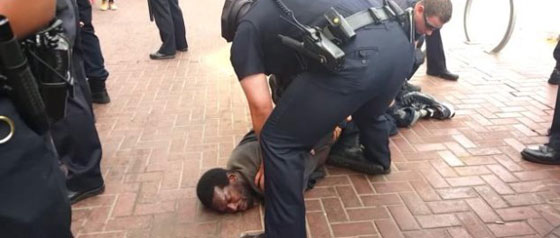 اعتداء رجال شرطة على اسود برجل اصطناعية يشعل نار الغضب صورة رقم 3 اعتداء رجال شرطة على اسود برجل اصطناعية يشعل نار الغضب صورة رقم 3