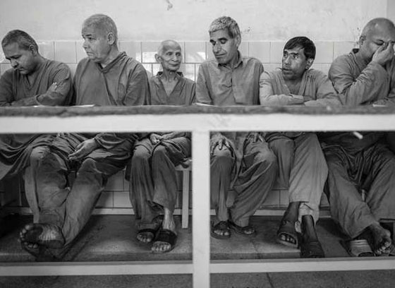 مصور يكشف اسرار الحياة في مصح عقلي.. مستخدما عدسته السحرية صورة رقم 1 مصور يكشف اسرار الحياة في مصح عقلي.. مستخدما عدسته السحرية صورة رقم 1